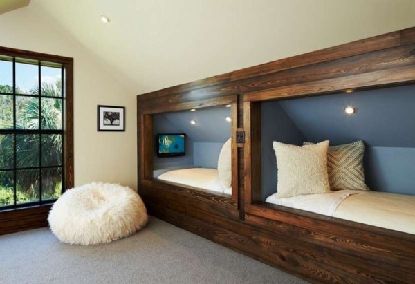 Кровать в нише – способ обустройства удобного спального места на небольшой площади